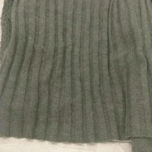 Carolyn Taylor Cardigan Sweater - Picture 6 of 9